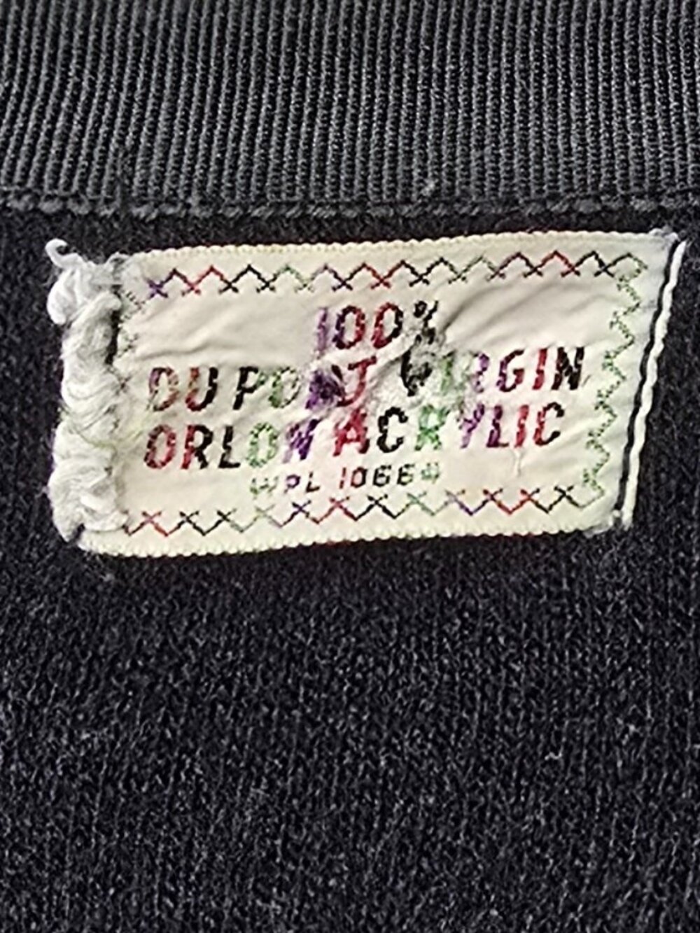 Share Pinup Crop Cardigan Sweater M L Pearlized Buttons Black Acrylic Vintage 60 - Picture 5 of 5